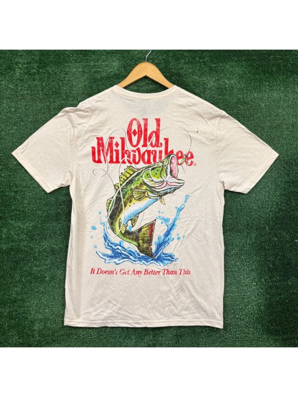 Old Milwaukee Beer It Doesn't Get Any Better Than This T-Shirt Size Large